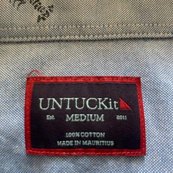 Untuckit - Medium - Picture 6 of 6